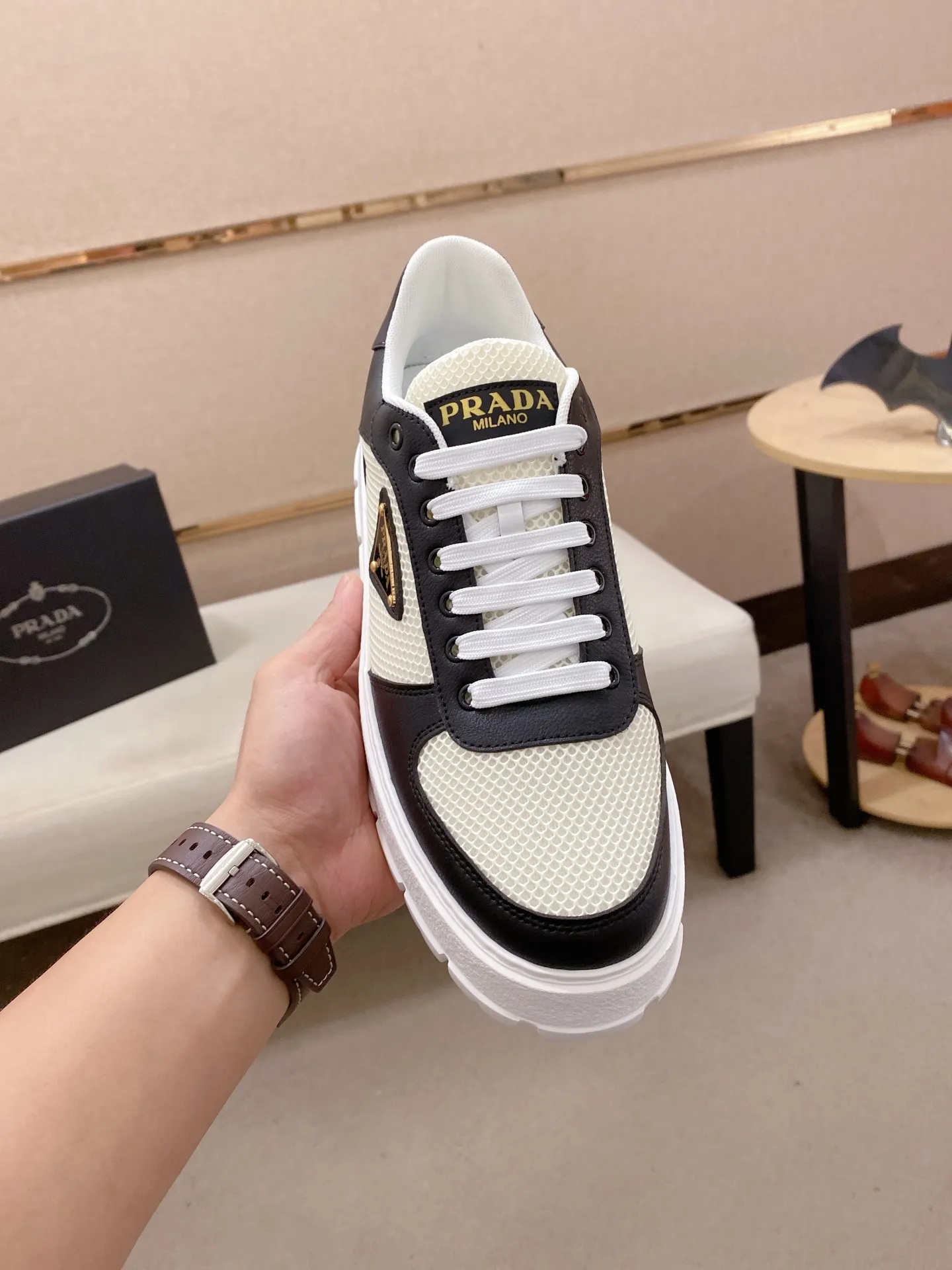 Men's men's shoes💰: 440💰[Prada～Prada] Trendy new styles are on the market. Same style as the official website. Counter quality. Original version. [Strong] [Strong] Imported selected first-layer cowhide. Comfortable and breathable sheepskin lining, fine workmanship, upper layer made of 100% pure cowhide, original last shape, comfortable on the feet, shoe sizes 38 to 44